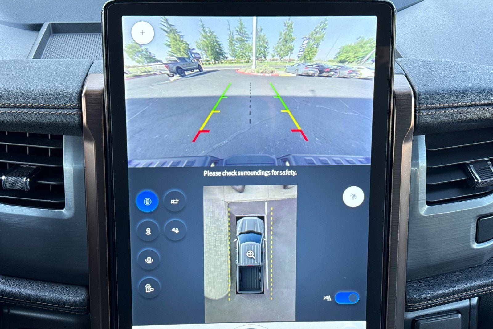 2022 Ford F-150 Lightning Lariat