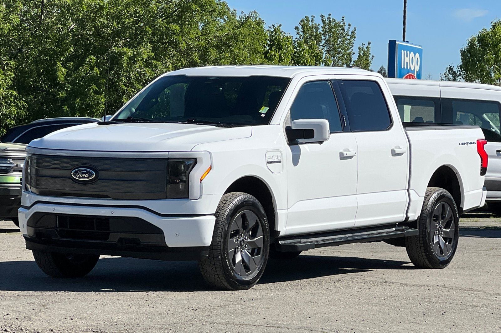 2023 Ford F-150 Lightning Lariat