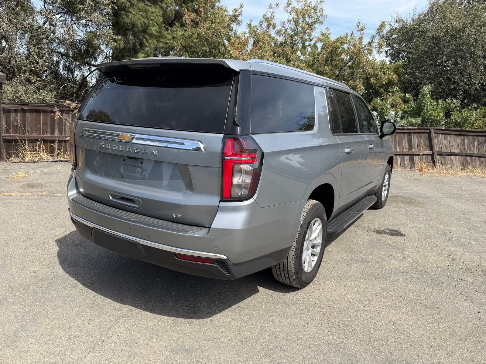 2024 Chevrolet Suburban LT