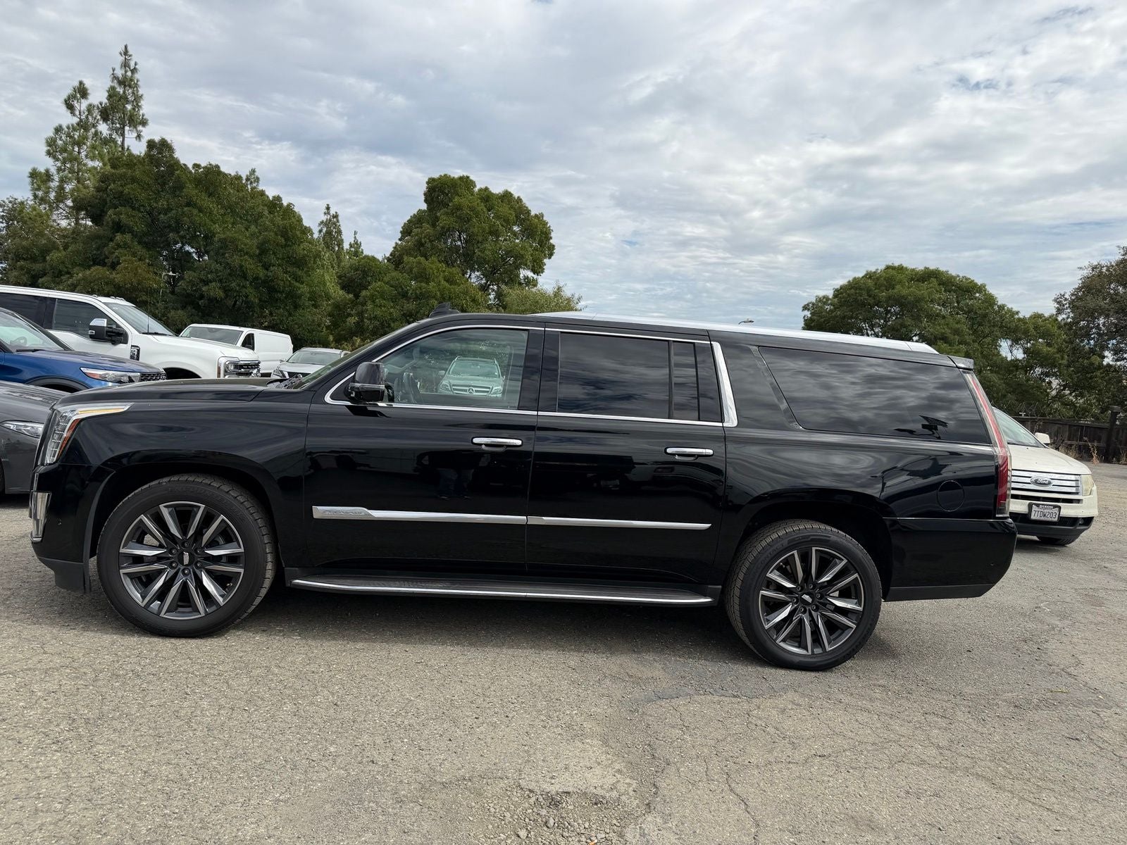 2017 Cadillac Escalade ESV Luxury