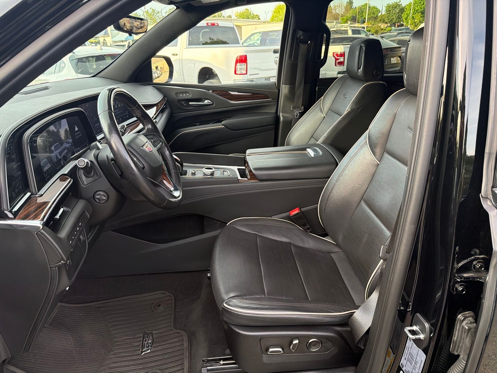 2023 Cadillac Escalade ESV Premium