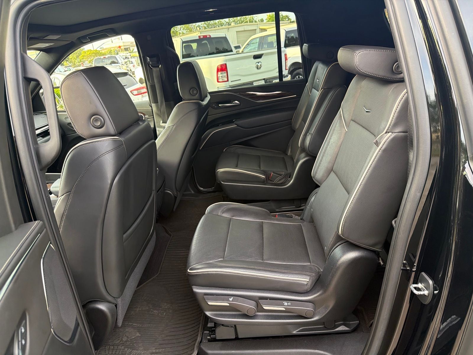 2023 Cadillac Escalade ESV Premium