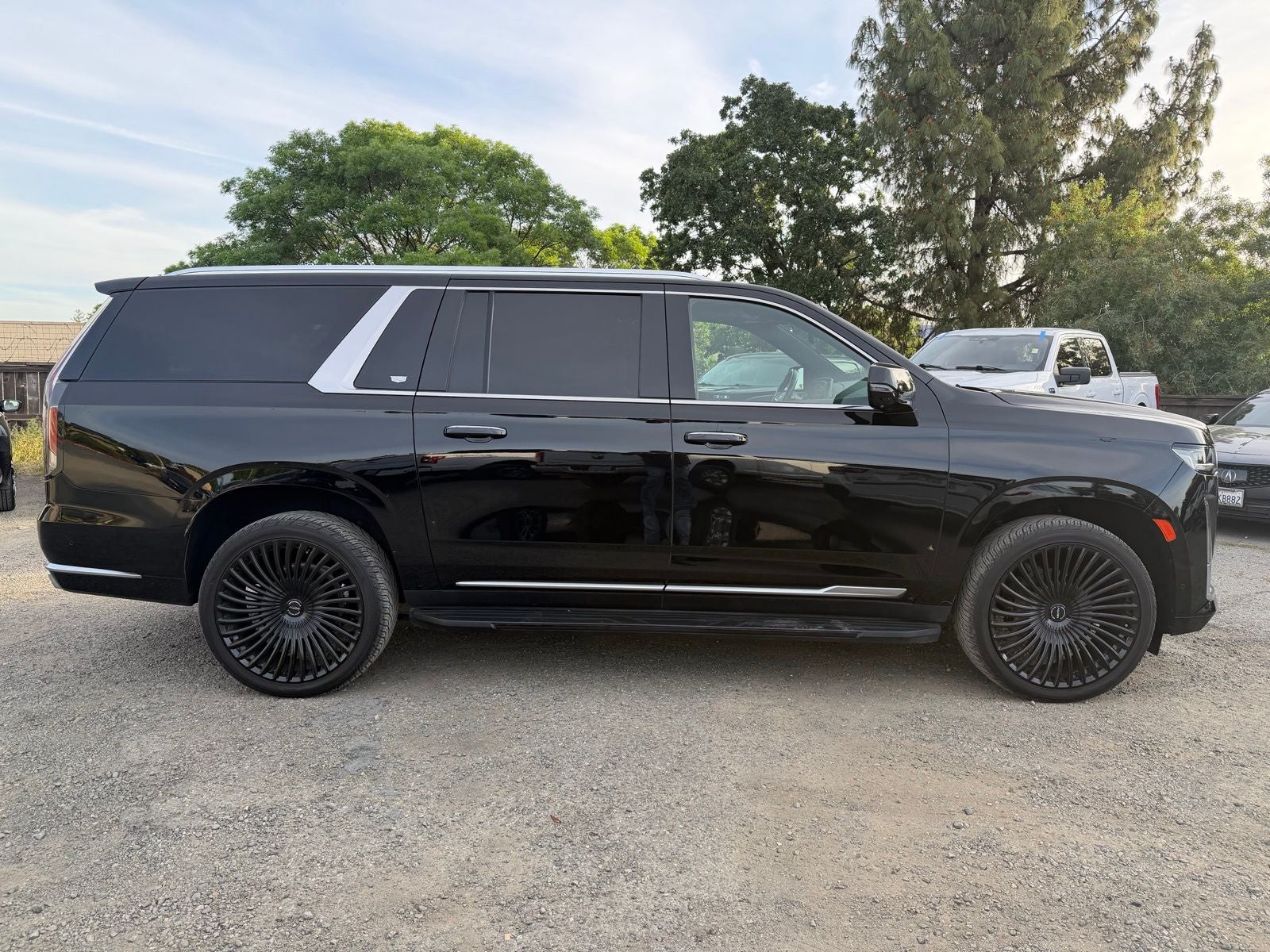 2023 Cadillac Escalade ESV Premium