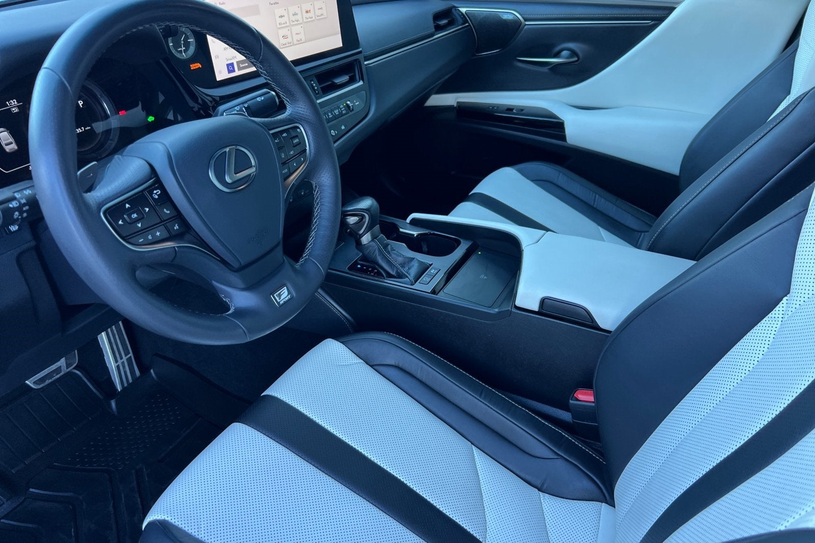 2024 Lexus ES 300h F SPORT Handling