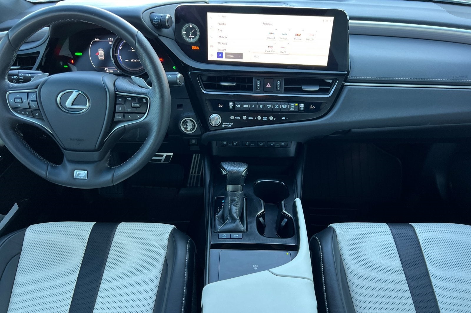 2024 Lexus ES 300h F SPORT Handling