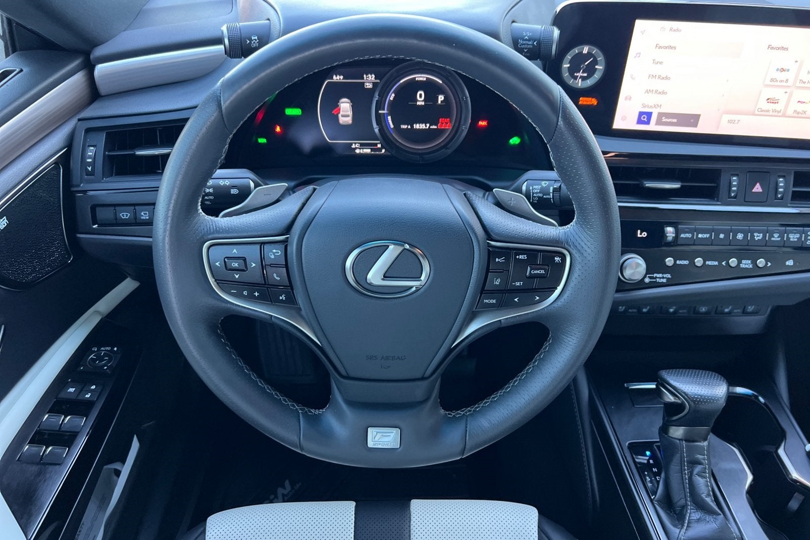 2024 Lexus ES 300h F SPORT Handling