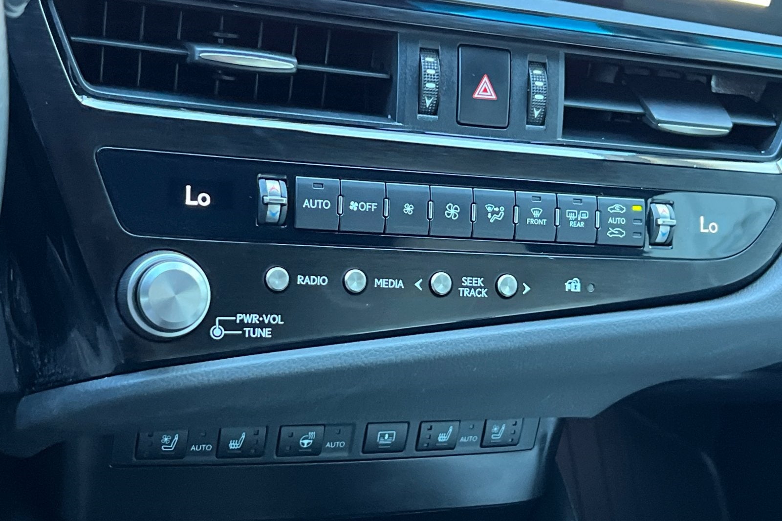 2024 Lexus ES 300h F SPORT Handling