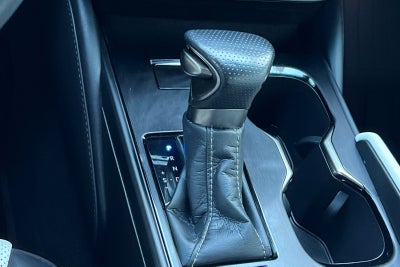 2024 Lexus ES 300h F SPORT Handling