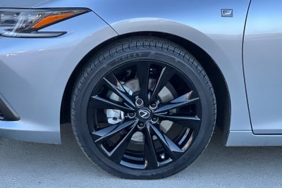 2024 Lexus ES 300h F SPORT Handling