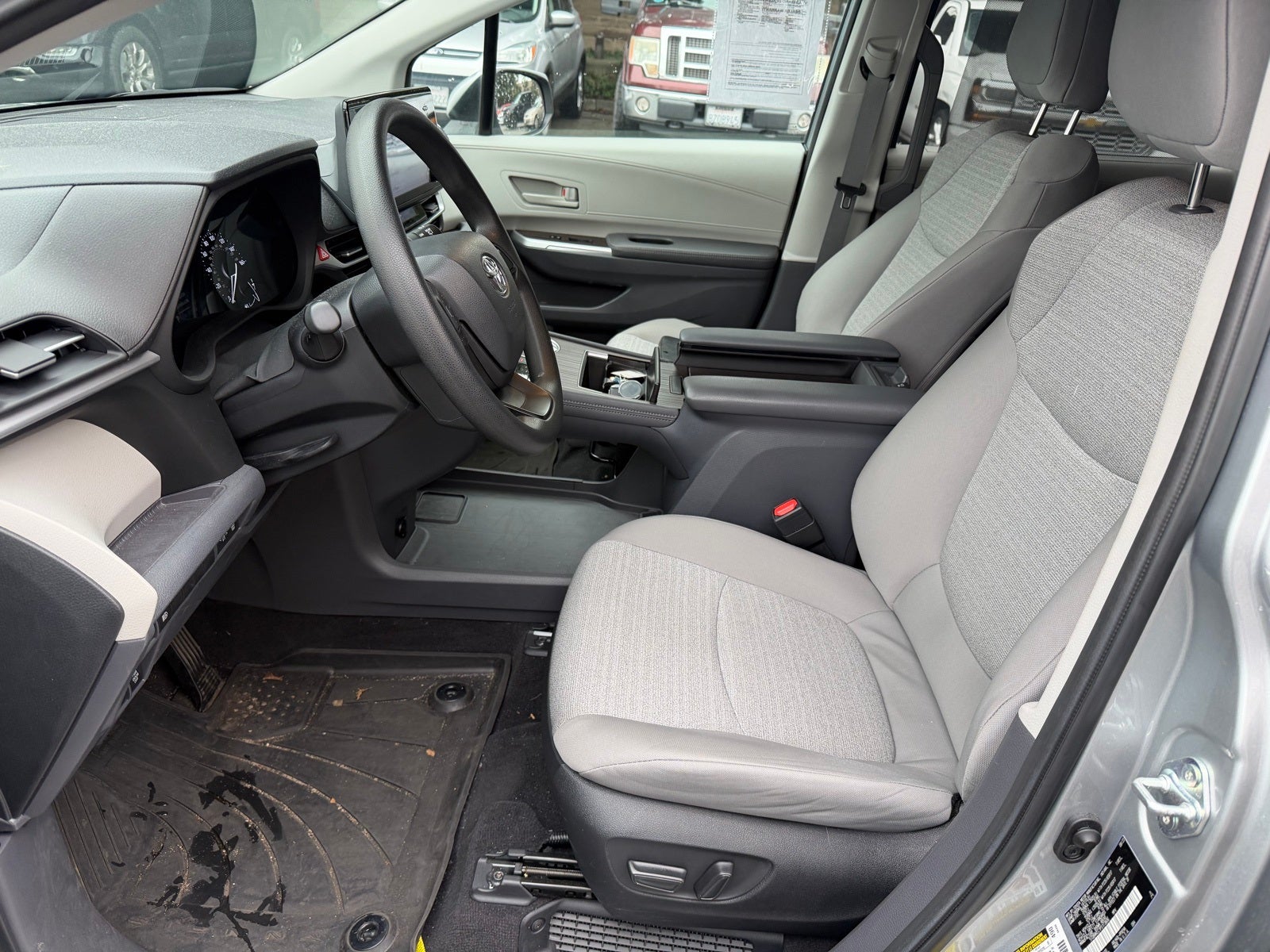 2023 Toyota Sienna LE 8 Passenger