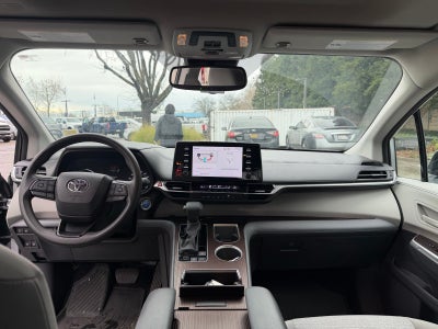2023 Toyota Sienna LE 8 Passenger