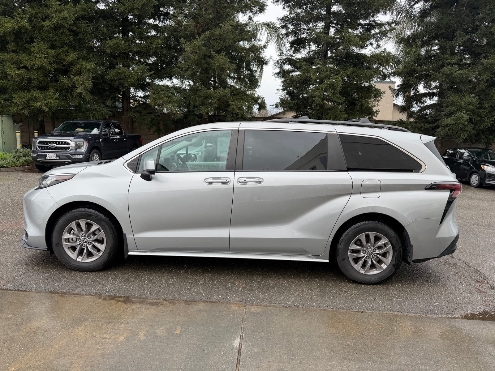2023 Toyota Sienna LE 8 Passenger