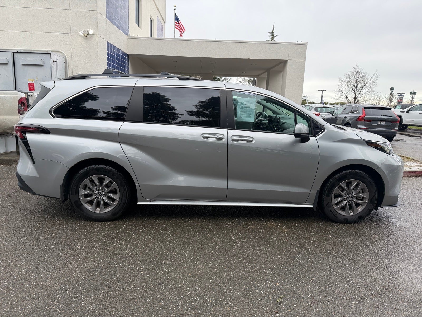 2023 Toyota Sienna LE 8 Passenger