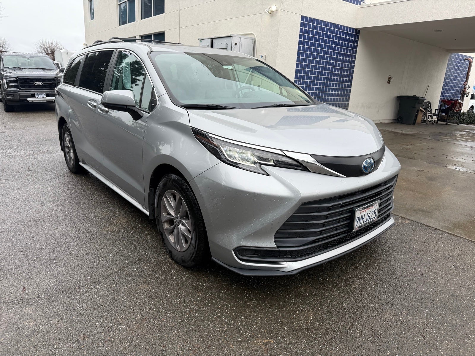 2023 Toyota Sienna LE 8 Passenger