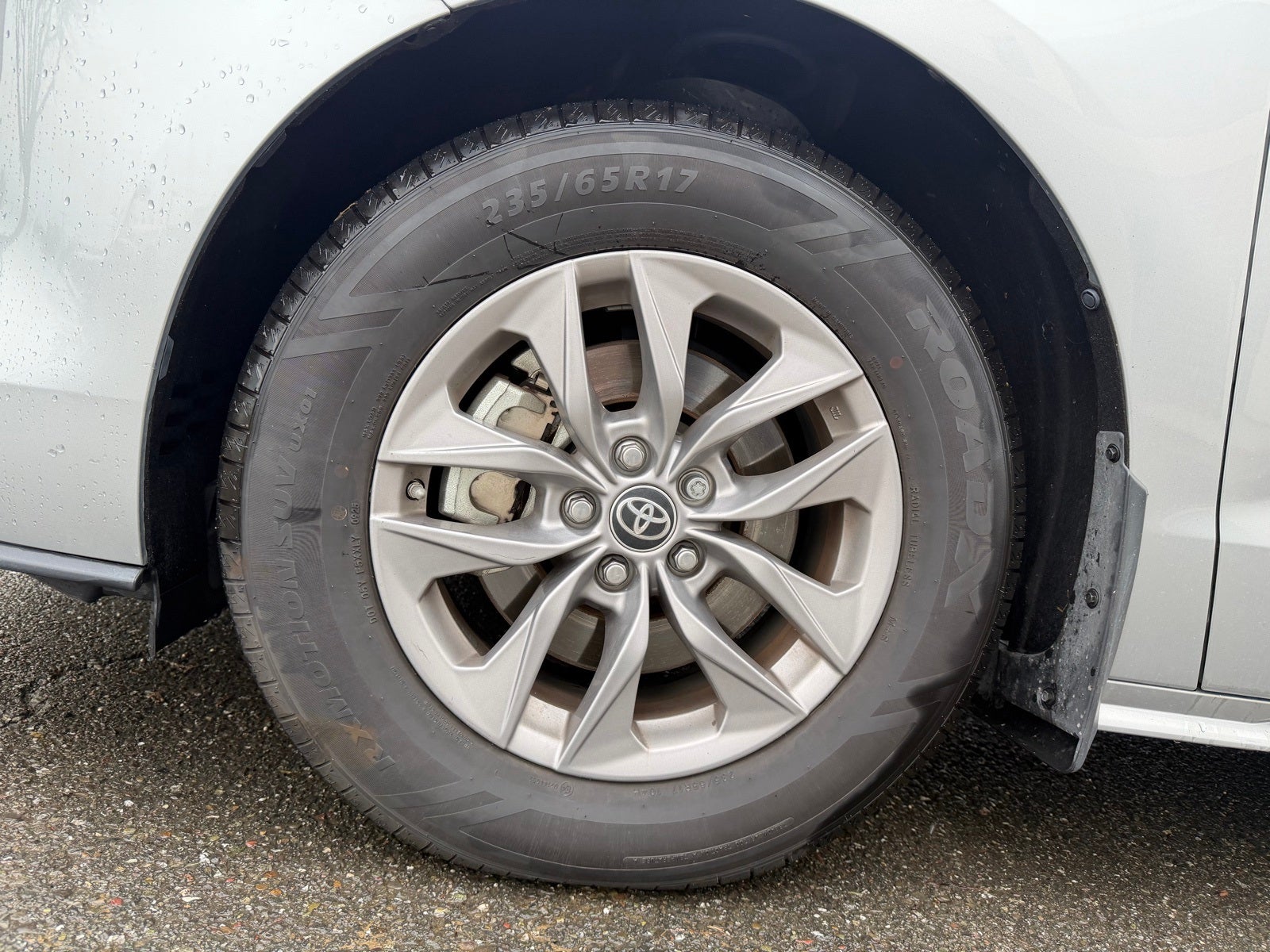 2023 Toyota Sienna LE 8 Passenger