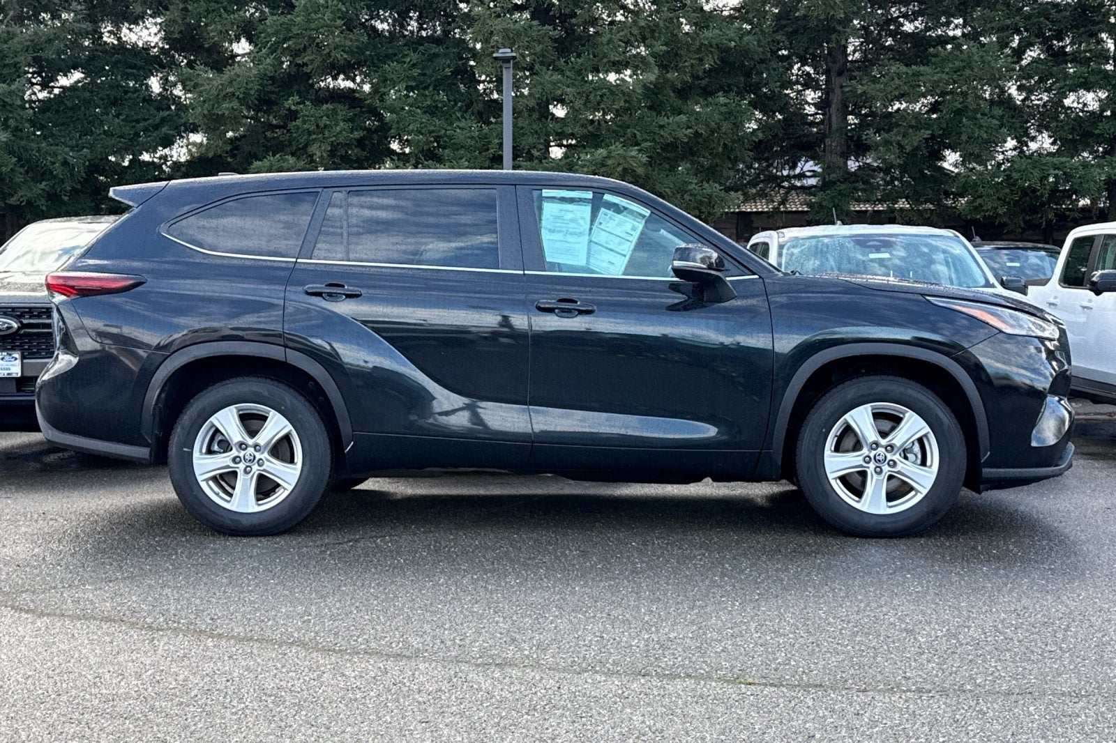 2024 Toyota Highlander LE
