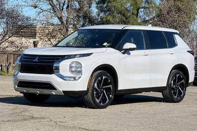 2024 Mitsubishi Outlander SE