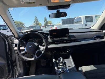 2024 Mitsubishi Outlander SE