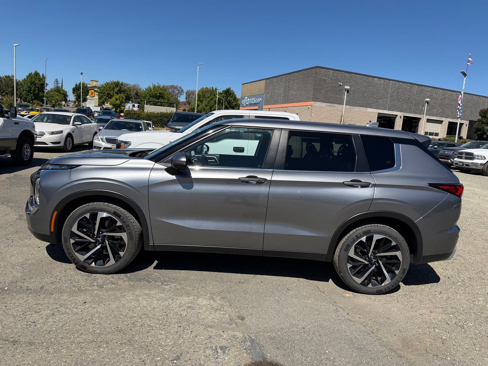 2024 Mitsubishi Outlander SE