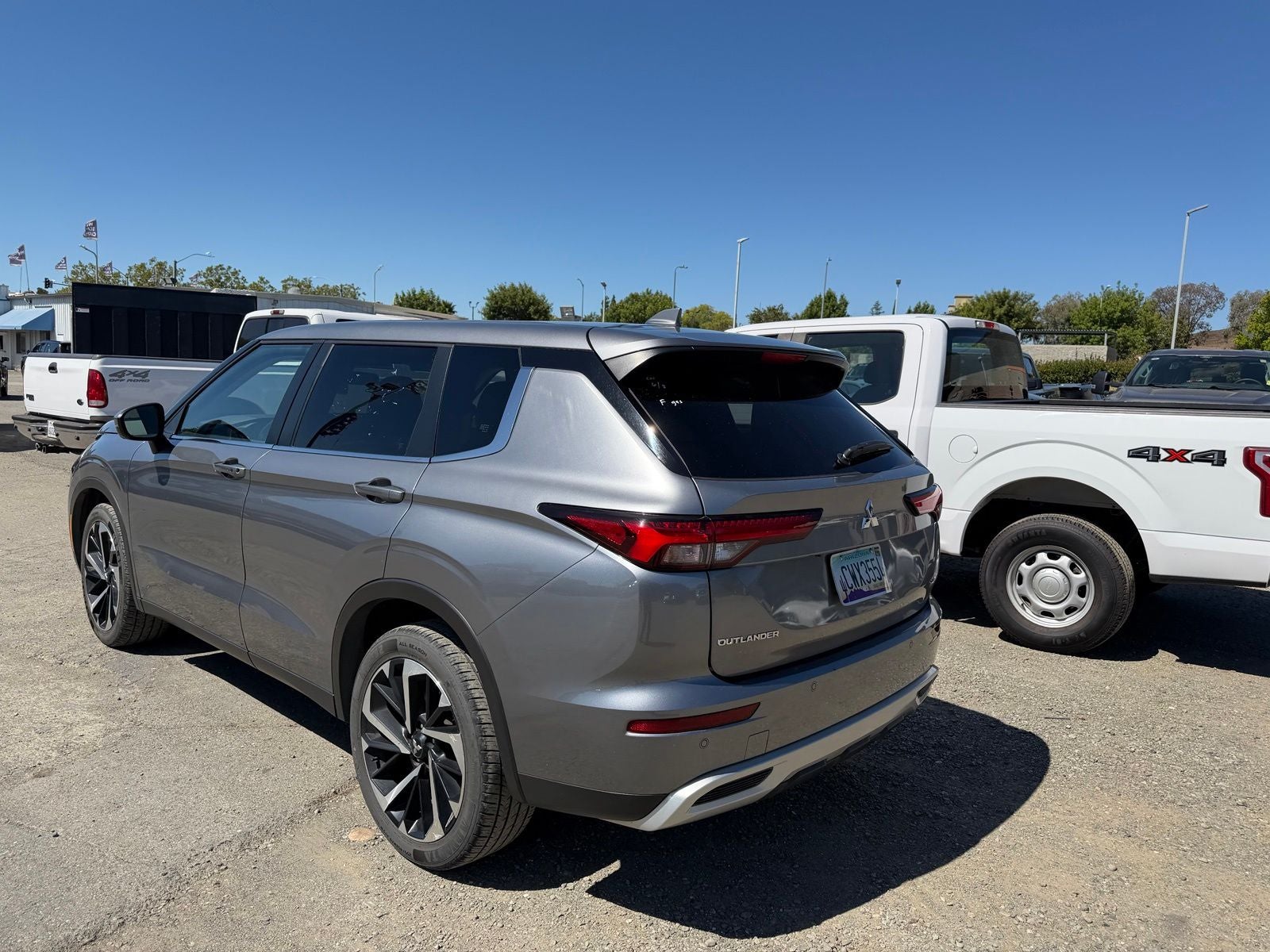 2024 Mitsubishi Outlander SE