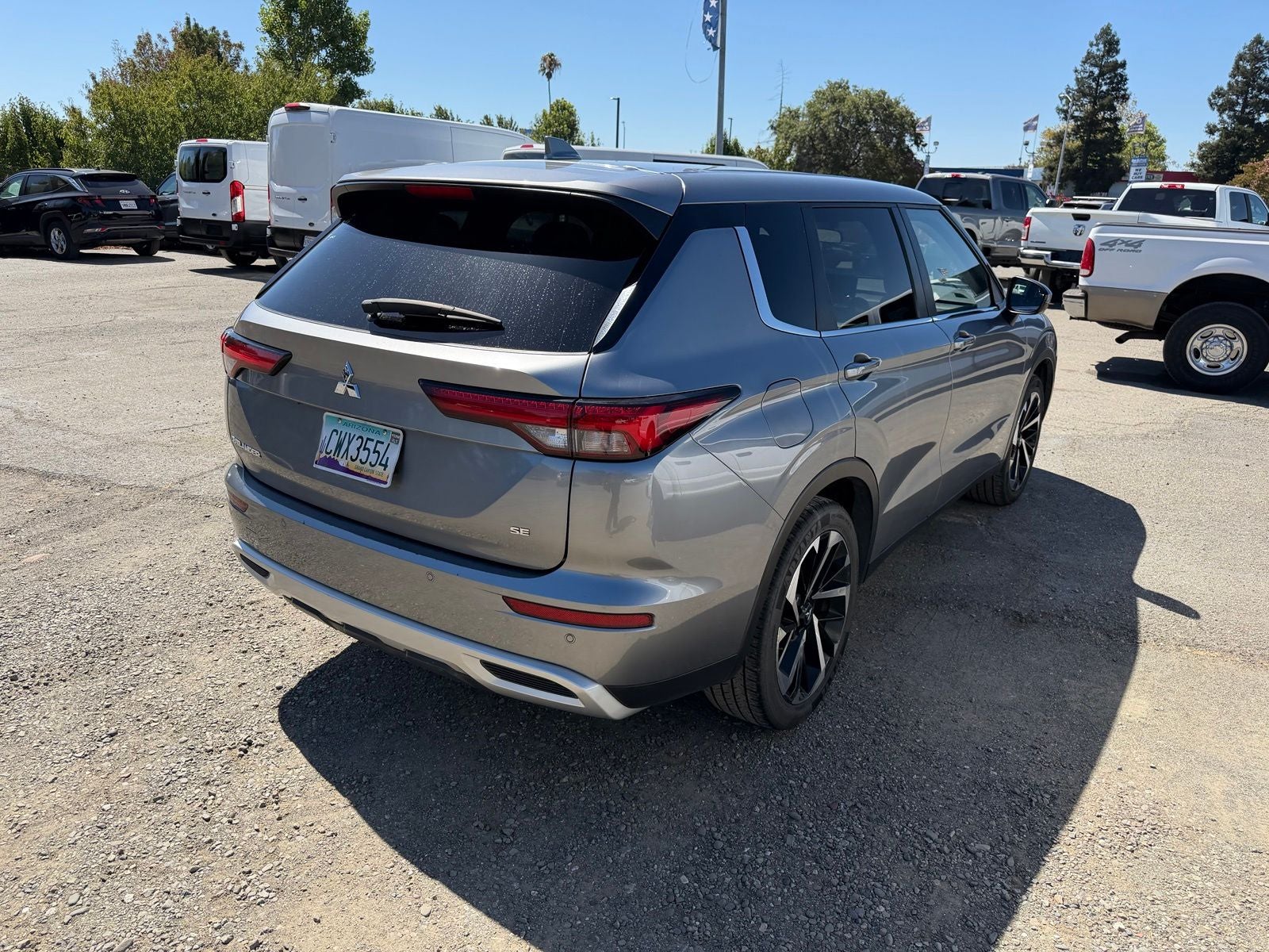 2024 Mitsubishi Outlander SE