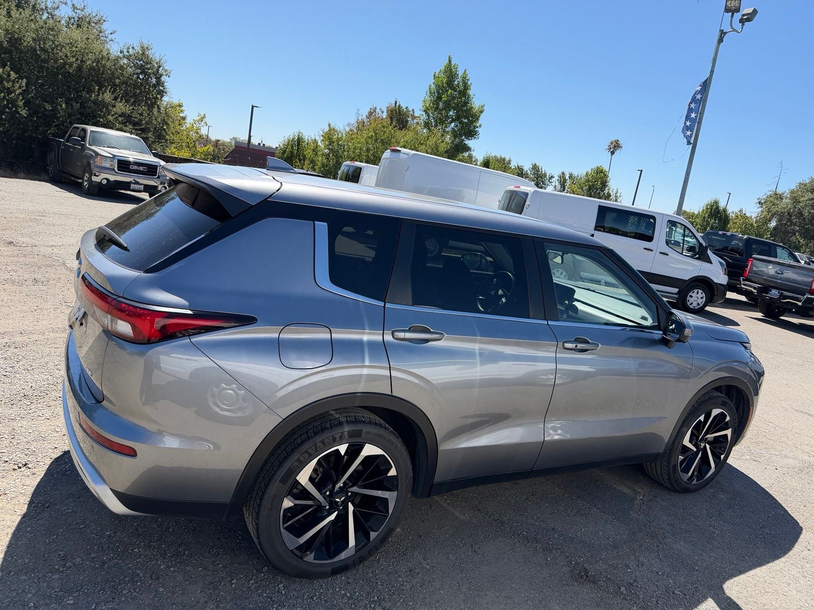 2024 Mitsubishi Outlander SE