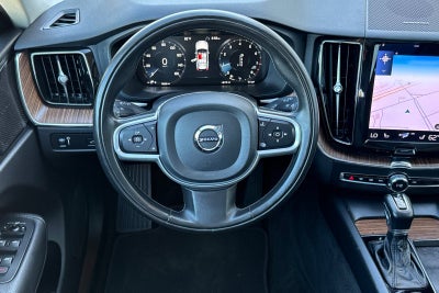 2021 Volvo XC60 T6 Momentum