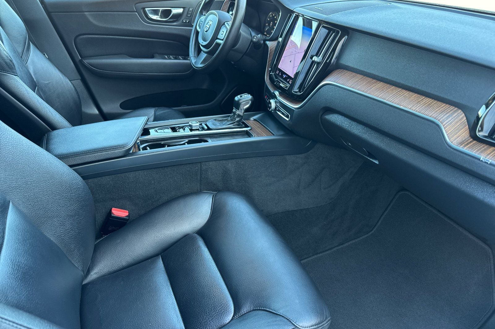 2021 Volvo XC60 T6 Momentum