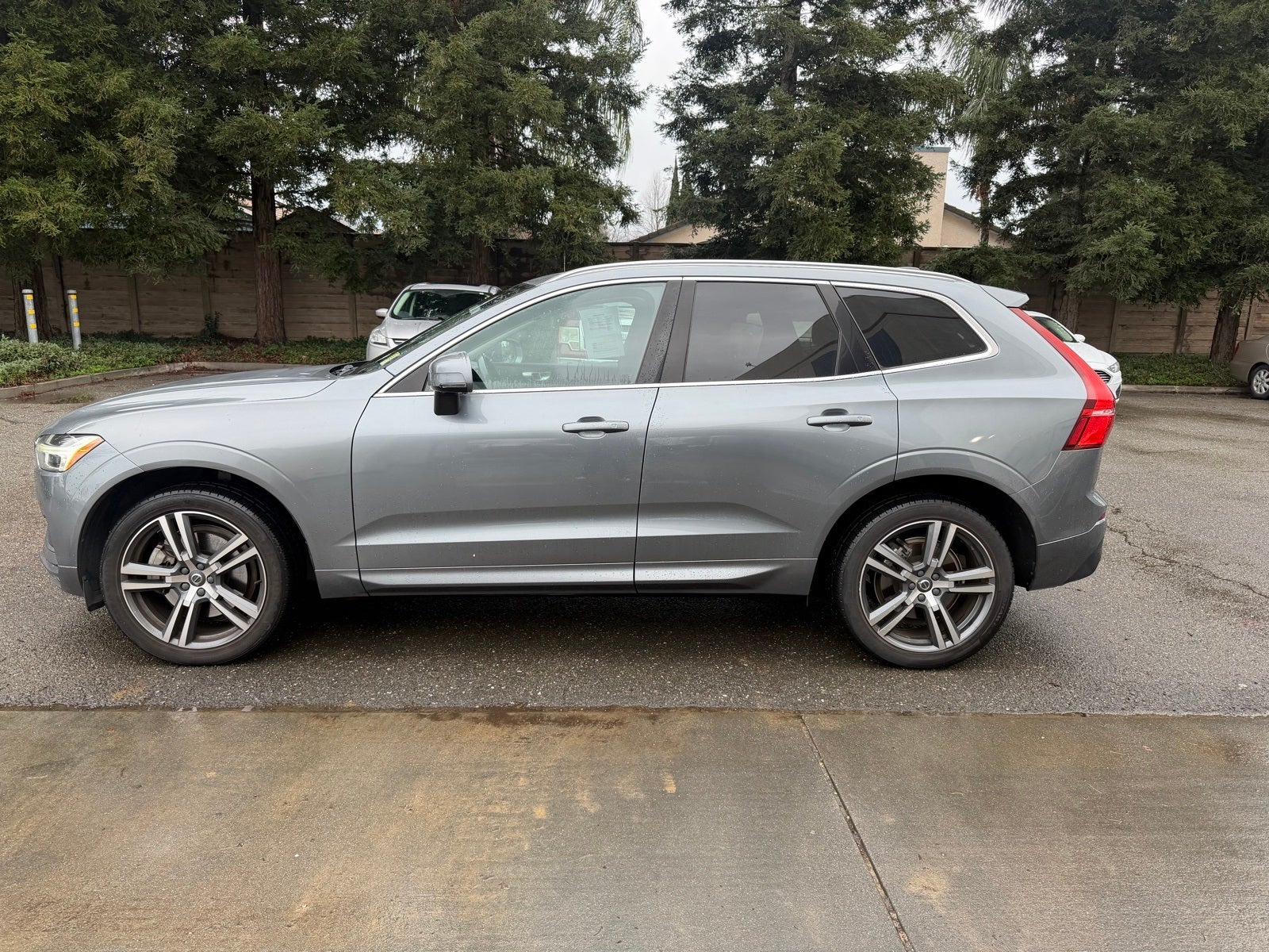 2021 Volvo XC60 T6 Momentum