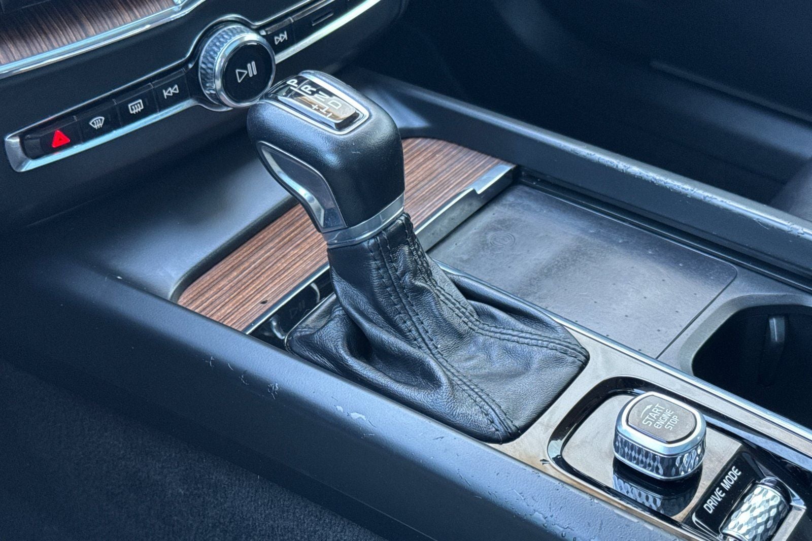 2021 Volvo XC60 T6 Momentum